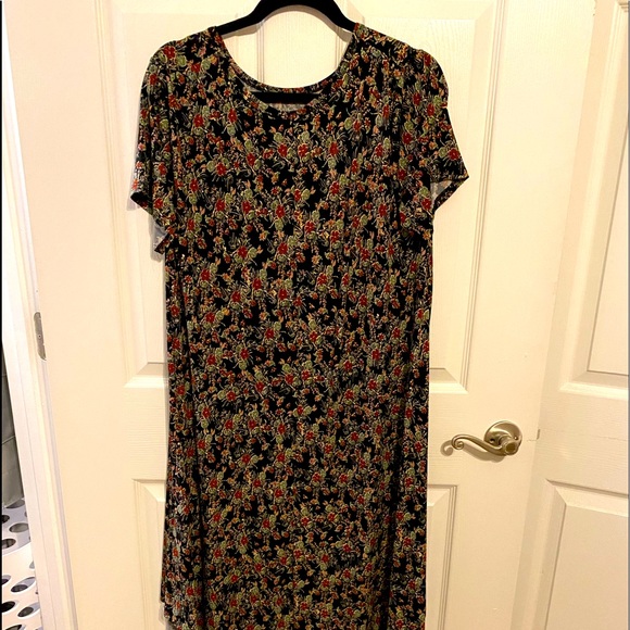 Luluroe LARGE Flowered Carly - Picture 1 of 2